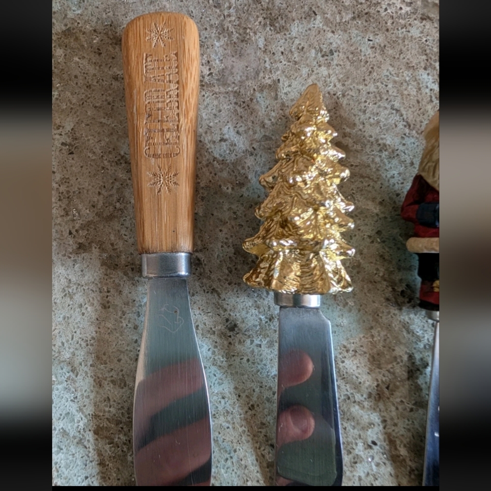 Lot of 7 Misc Cheese Butter Knives Spreaders Christmas Tree Snowman Reindeer SC - Picture 5 of 8